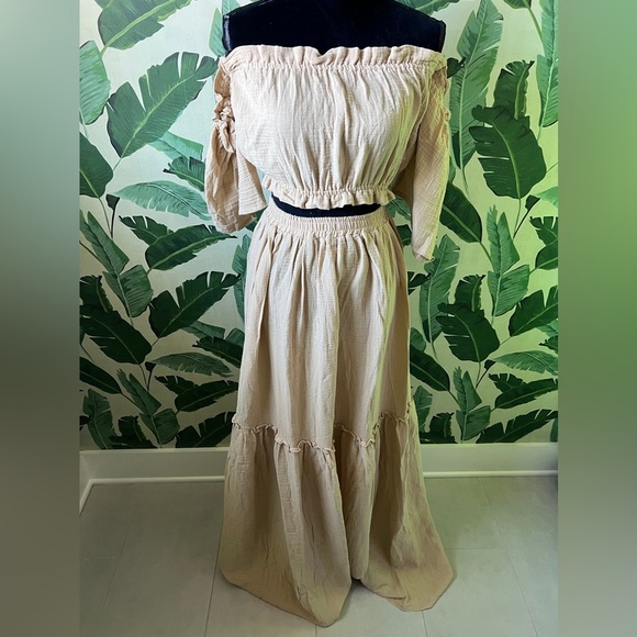 Boutique 2 Piece Maxi Skirt and Top Set Bohemian tan Peasant Style Size M - Picture 1 of 6